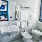 Byron Hotel